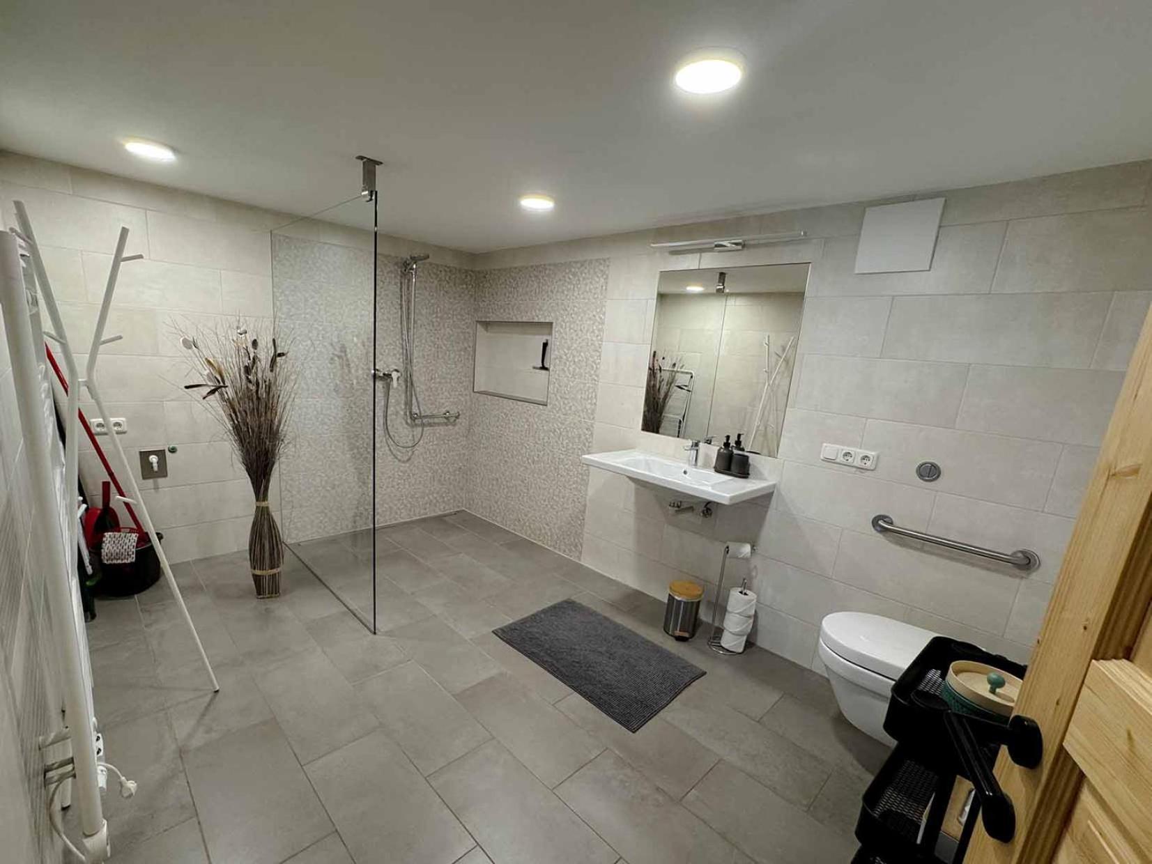 באד גויסרן Ferienwohnung Stoablick - Barrierefrei Mit Bergblick מראה חיצוני תמונה